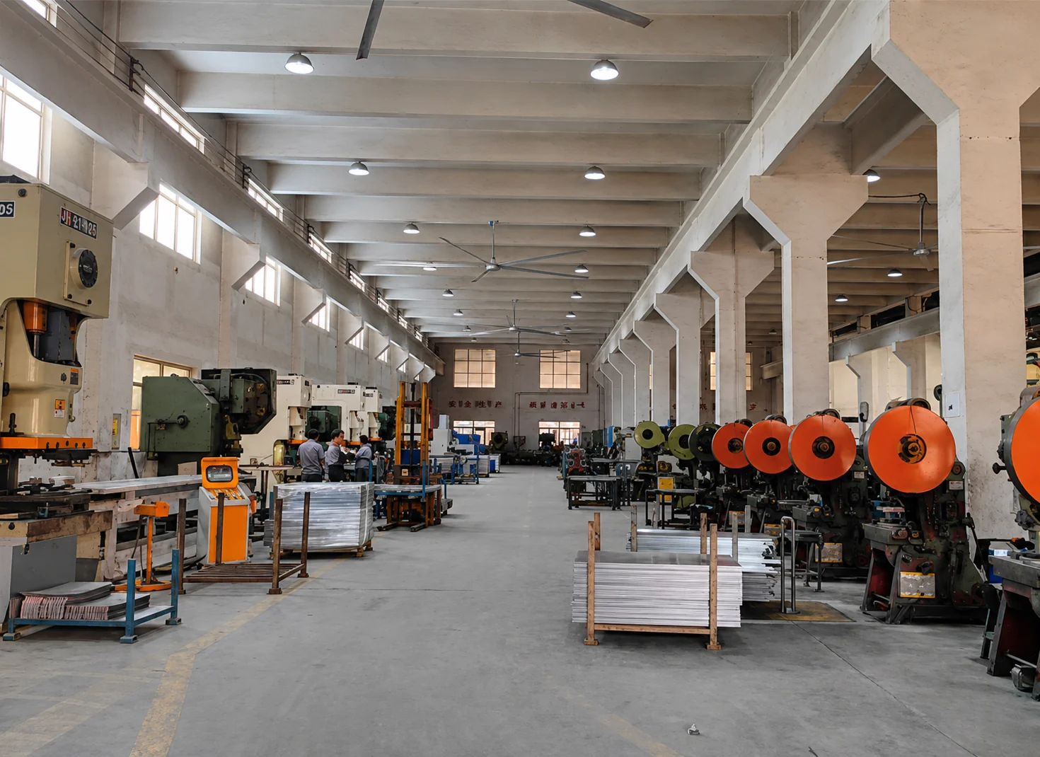 Jinta supermarket shelf manufacturing workshop in Suzhou