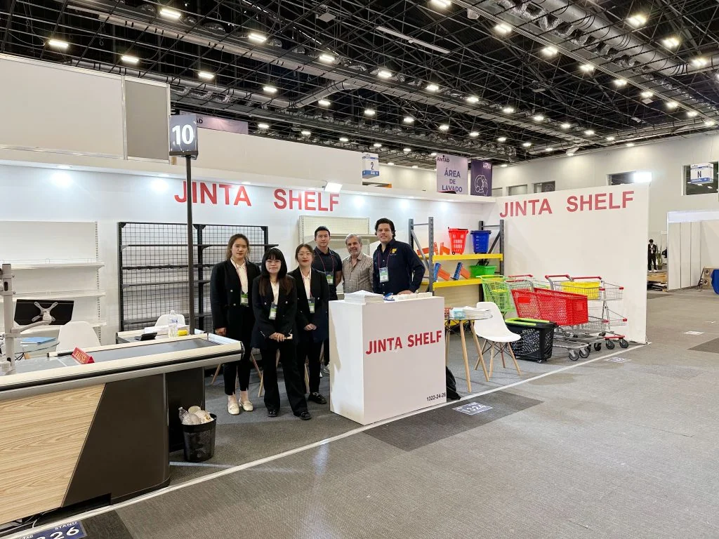 Visitors at the Suzhou Jinta booth during the Mexico shelving expo